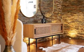 Charming Apt In Historic House
